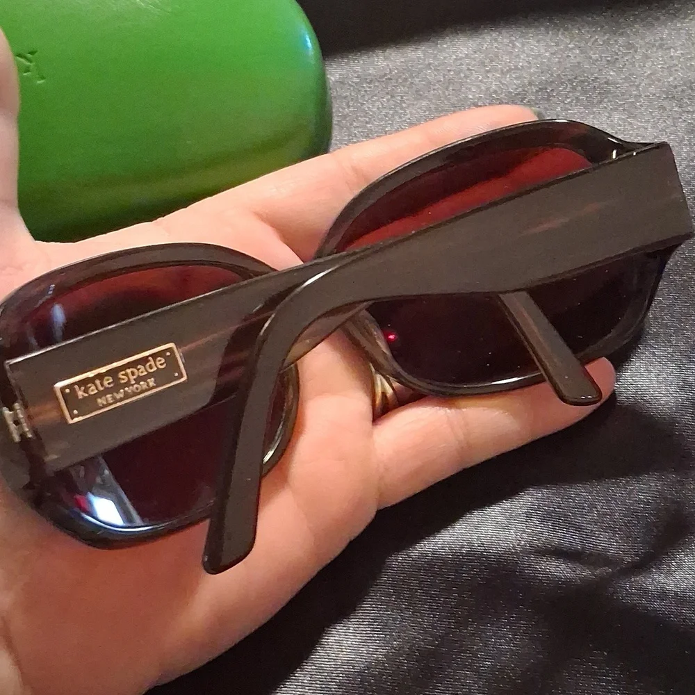Kate Spade Lilly Tortoise Sunglasses with Green Case No Scratches
